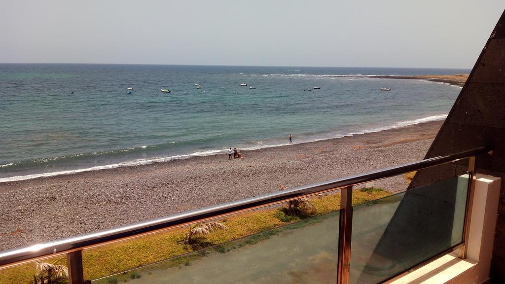 Ocean Front Apartment Tetir Esterno foto